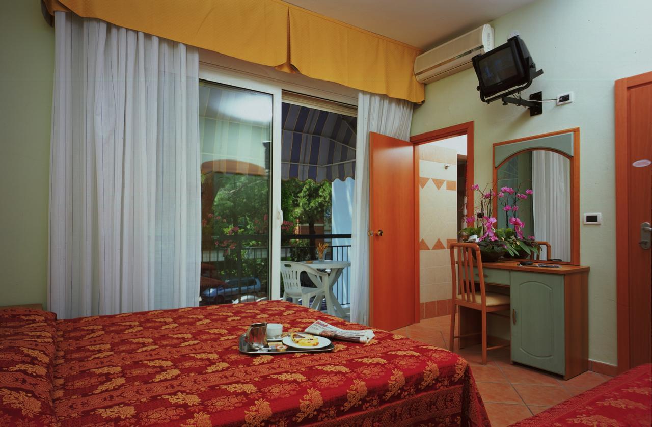 Hotel Mondial Cervia Esterno foto