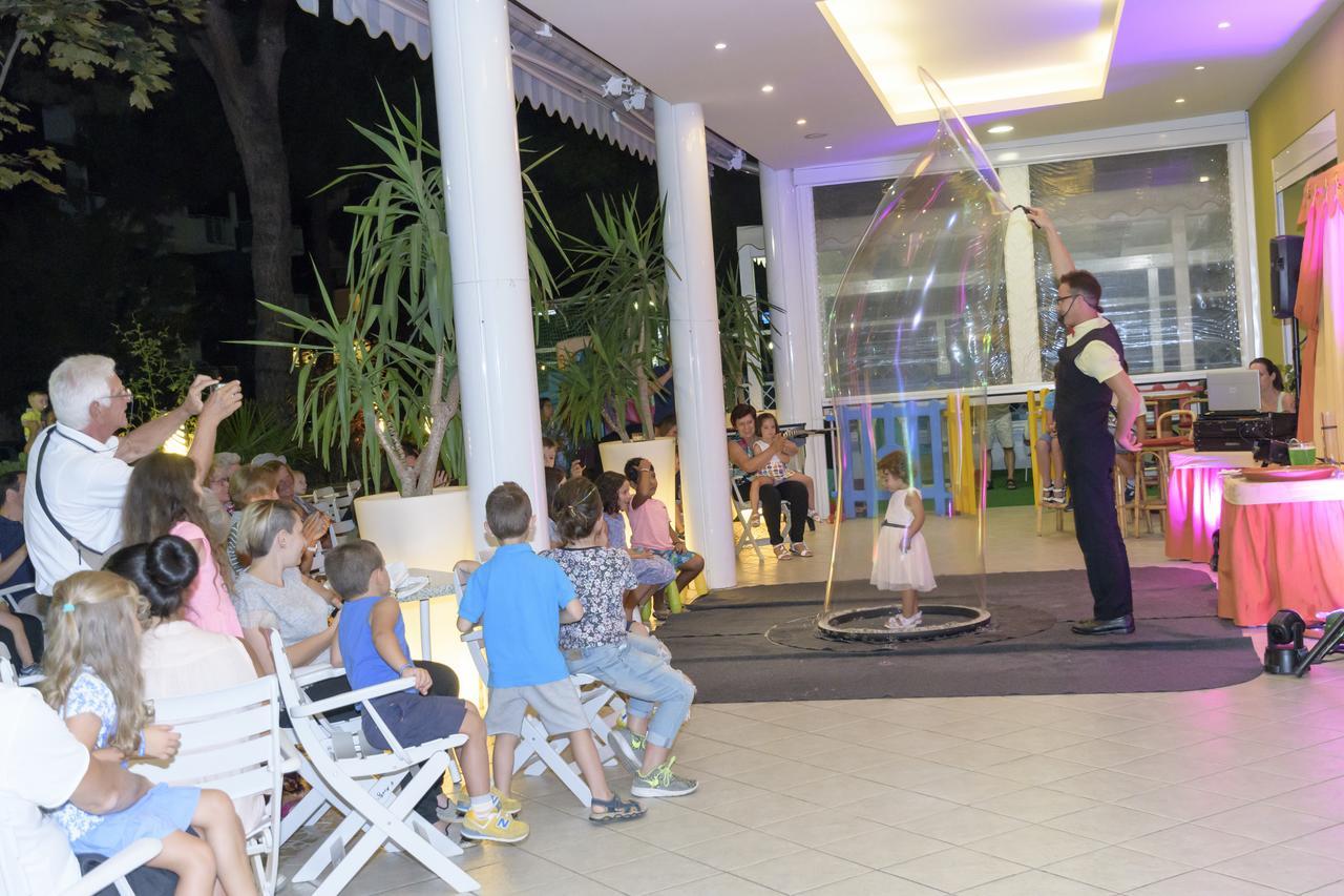 Hotel Mondial Cervia Esterno foto