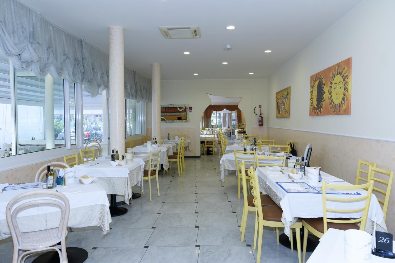 Hotel Mondial Cervia Esterno foto