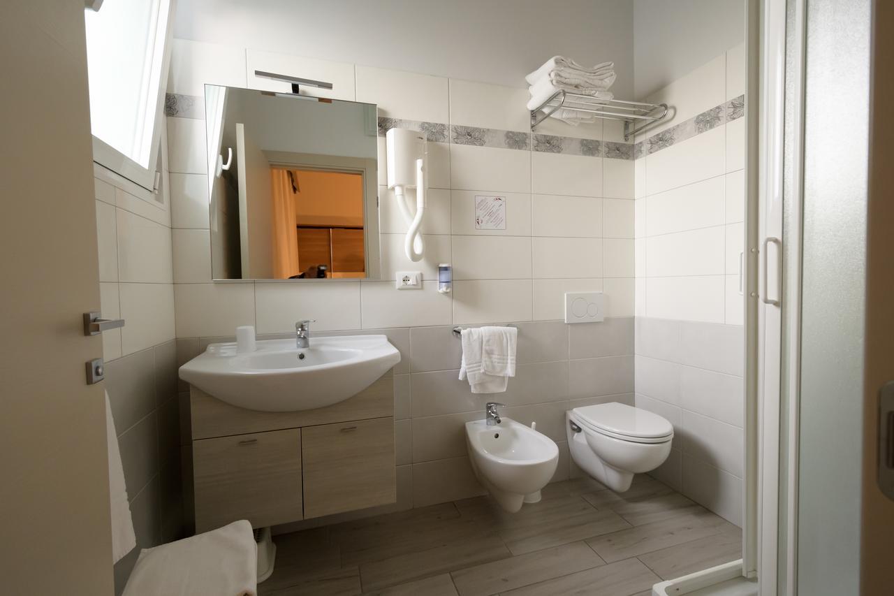 Hotel Mondial Cervia Esterno foto
