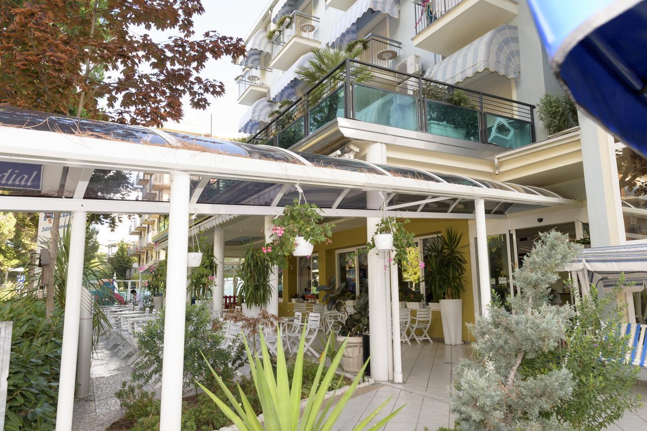 Hotel Mondial Cervia Esterno foto