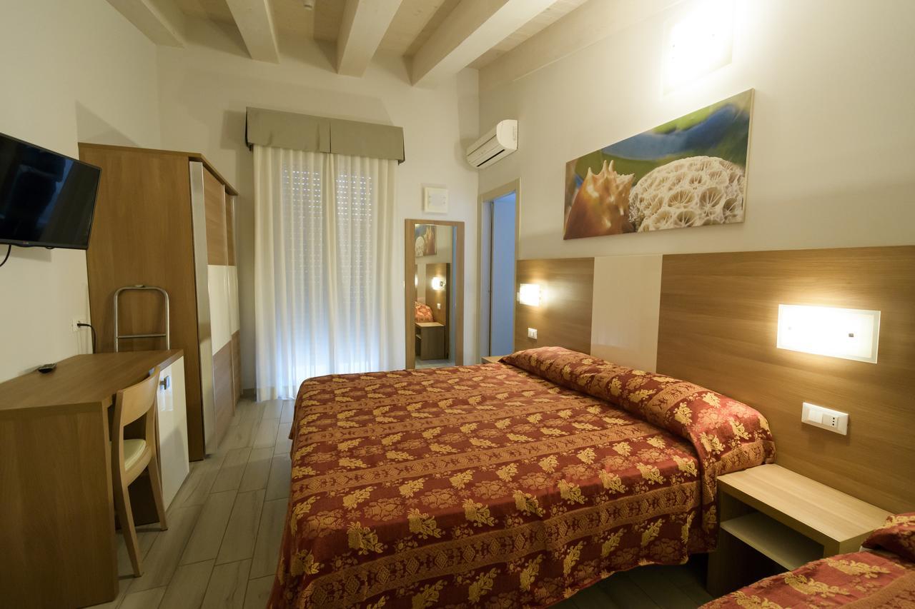 Hotel Mondial Cervia Esterno foto
