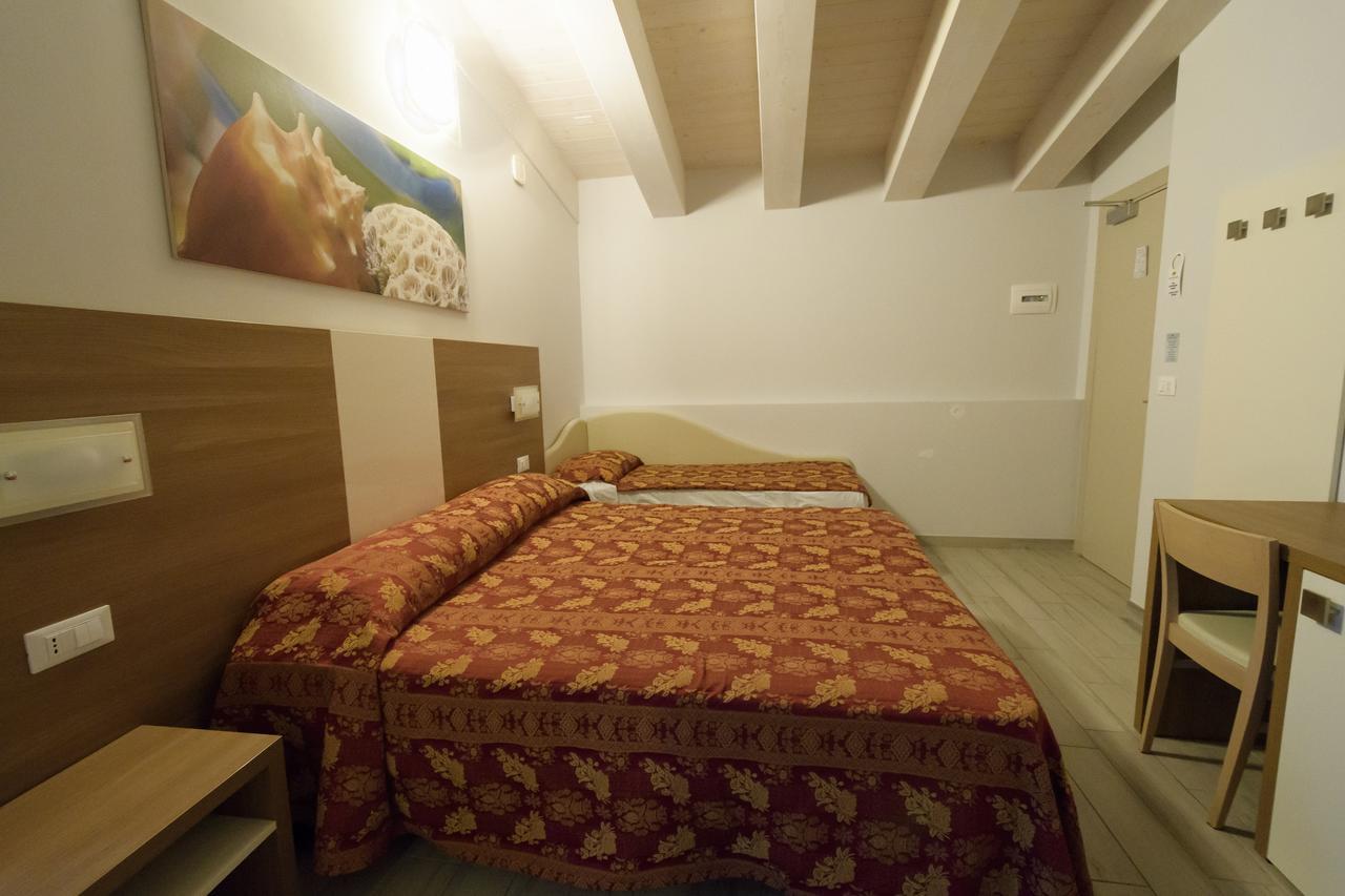 Hotel Mondial Cervia Esterno foto